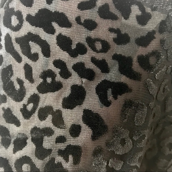 🚫SOLD🚫Express mesh & velvet burnout crop tank - Picture 5 of 7